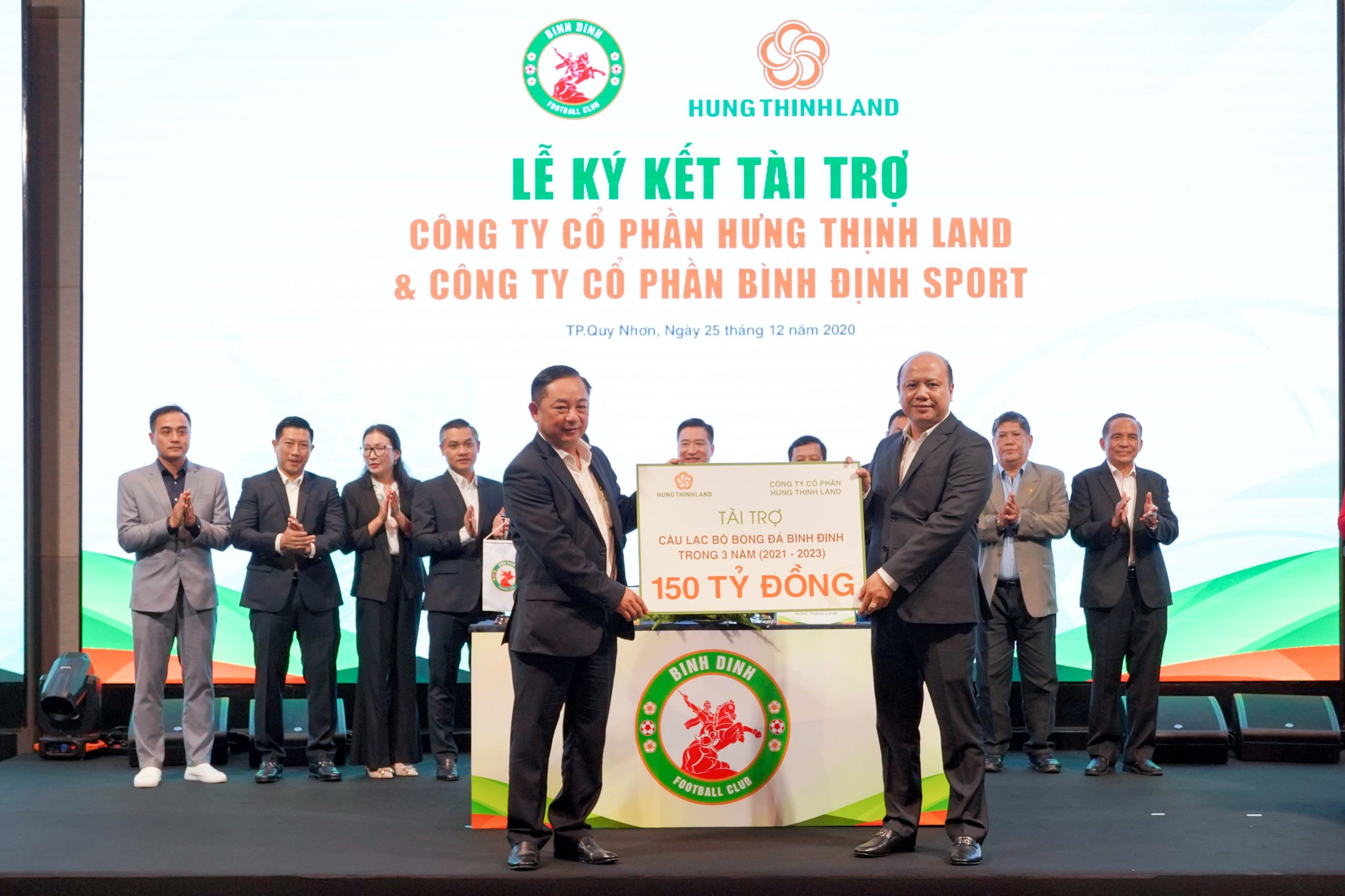 Buổi lễ ký kết tài trợ giữa Topenland và CLB Bóng đá Bình Định